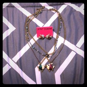 Necklace and earrings set!